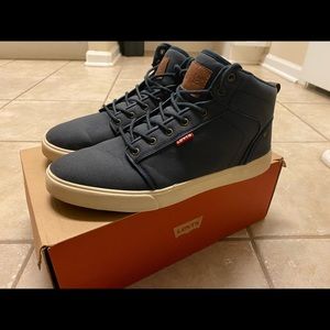 Levi’s casual mids.